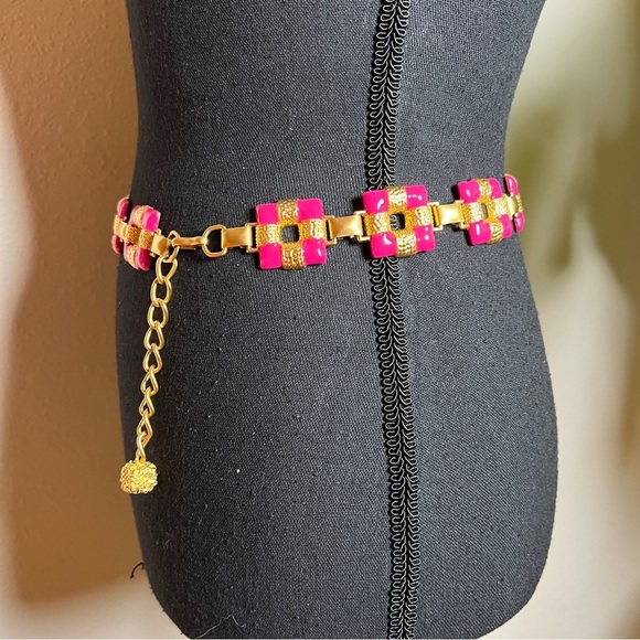ESCADA Women’s Vintage Fuchsia Gold Tone Gift Box Chain Link Belt Made in Spain main image 2